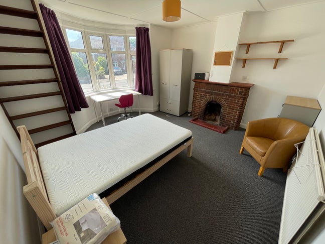1 Room Near UKC - Oct 2025 to June 2026 Main Photo