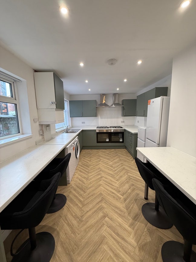 ✨ Stunning Brand-New Houseshare Main Photo