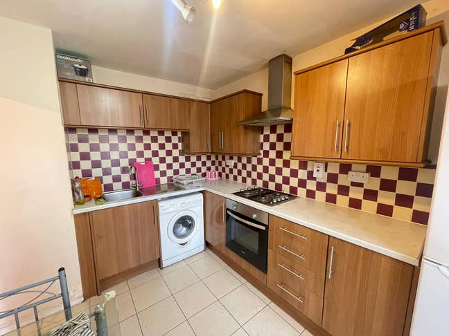 Two Rooms in a sought after area of E14 Main Photo