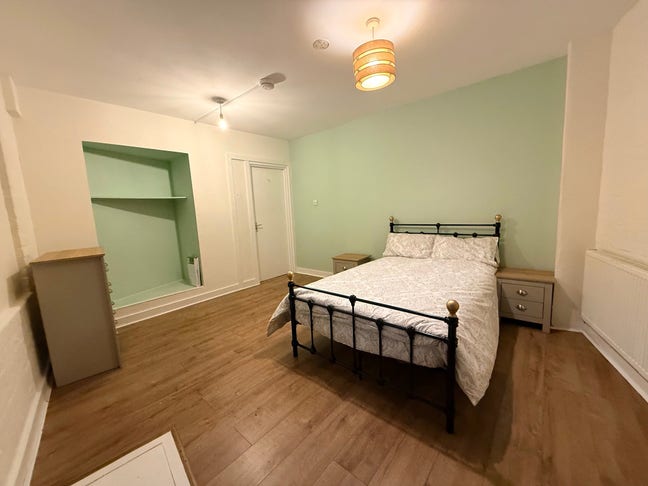 X2 Double Rooms - Central Newport Main Photo