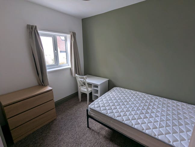 Bright double room next to Victoria Park  Main Photo