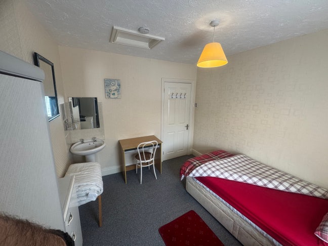 Excellent Room To Let. Main Photo