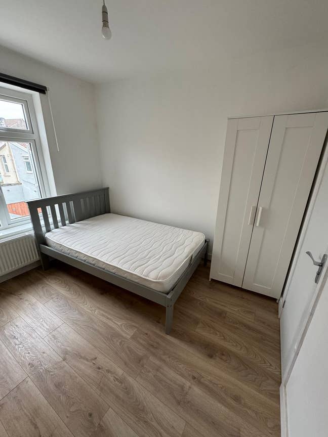 En-suite room available to rent in Bristol, BS2 Main Photo