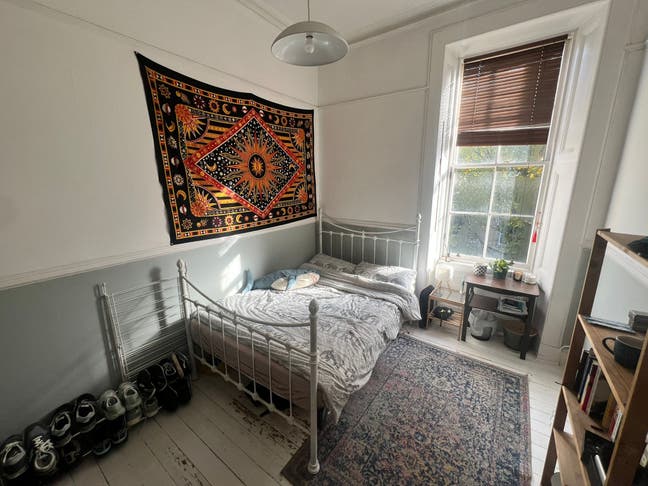 1 Double bedroom in West End Main Photo