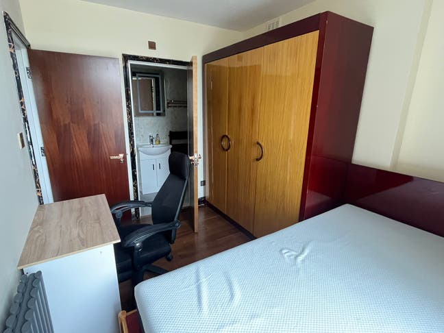 *W9* 3 bed flat available / 1 en-suite /market NEW Main Photo