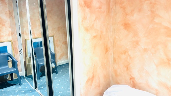 Room available in Ilford near shops and train st  Main Photo