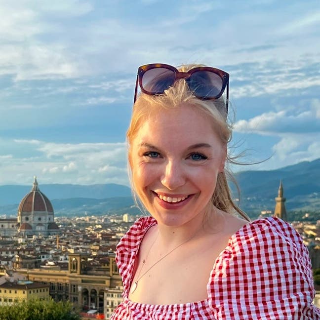 Hi there! I am Emilia, aged 25 and I am looki... Main Photo