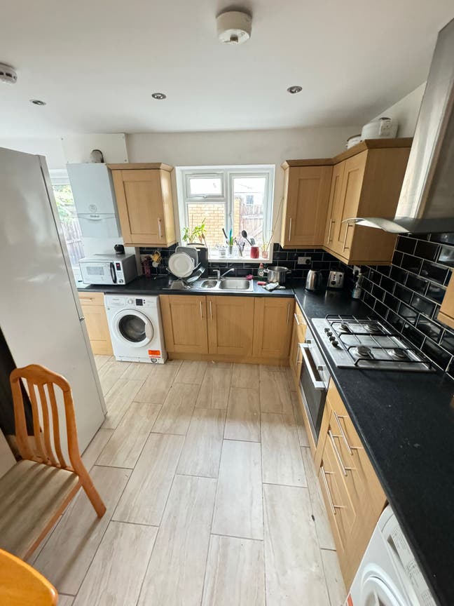Spacious Double Bedroom in a prime area of E1 4JE  Main Photo