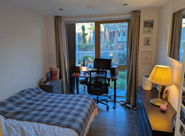 Doube Room Available Now Main Photo