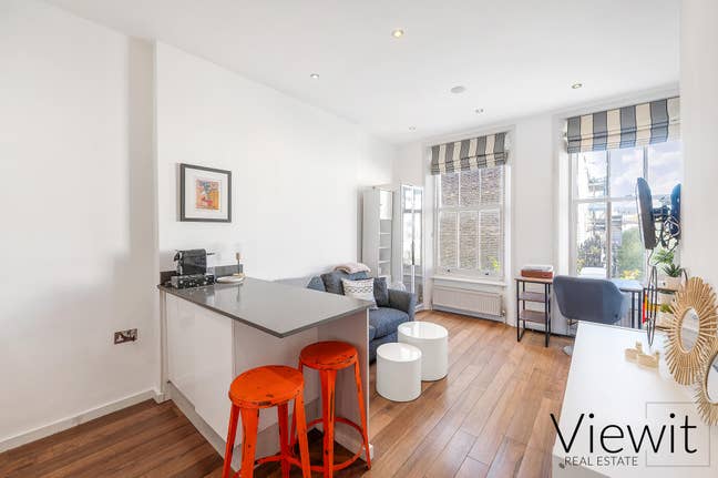 Stylish One-Bedroom Flat in Earl’s Court  Main Photo