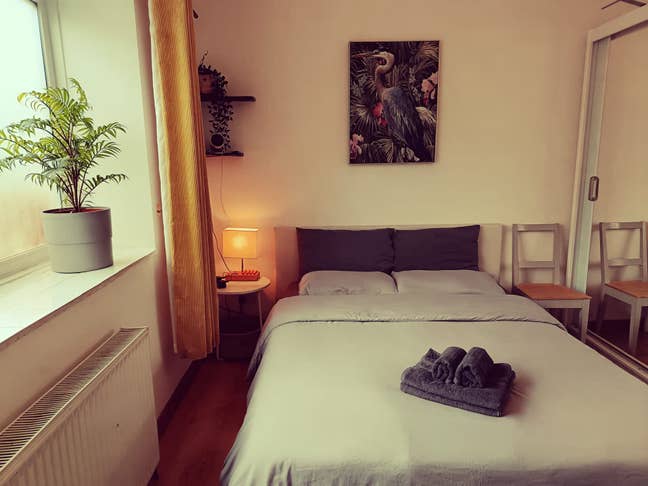Centrally located kings size with parking  Main Photo