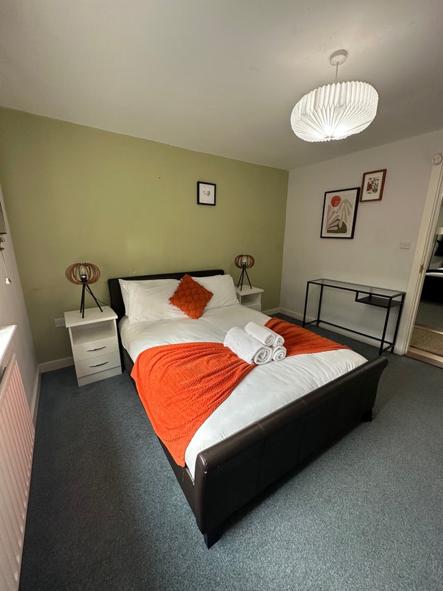 Refurbed King Bed W Private Garden & Parking Main Photo