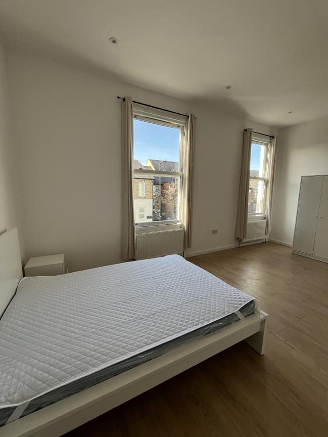 Your Awesome New Home in West London! (241ALR3) Main Photo