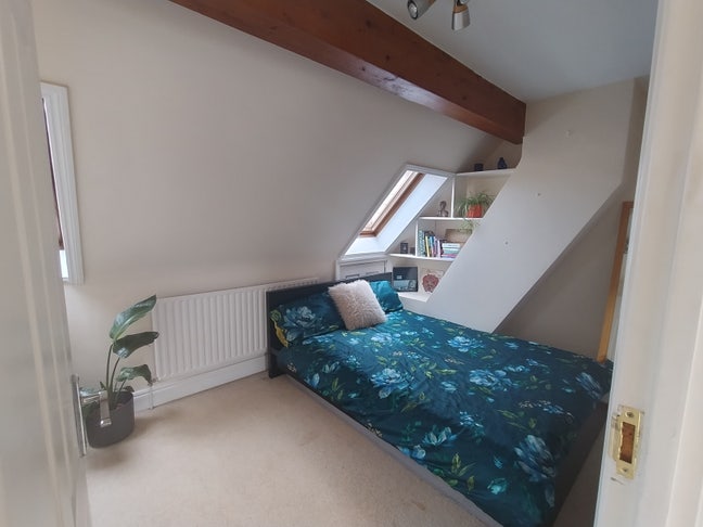 A spacious double bedroom by the Thames Path Main Photo