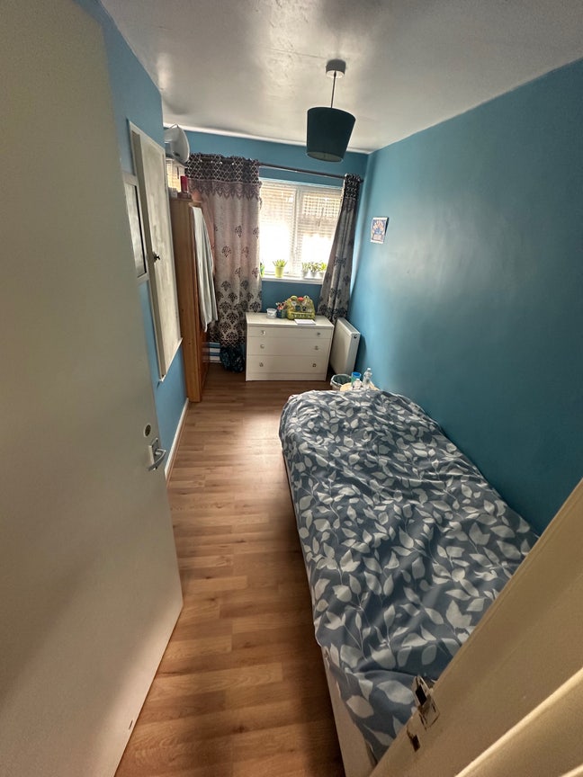 Single room for male only  Main Photo