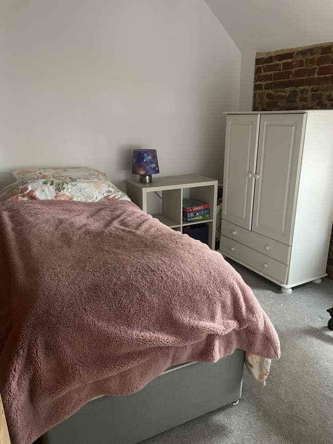 Single bedroom available  Main Photo