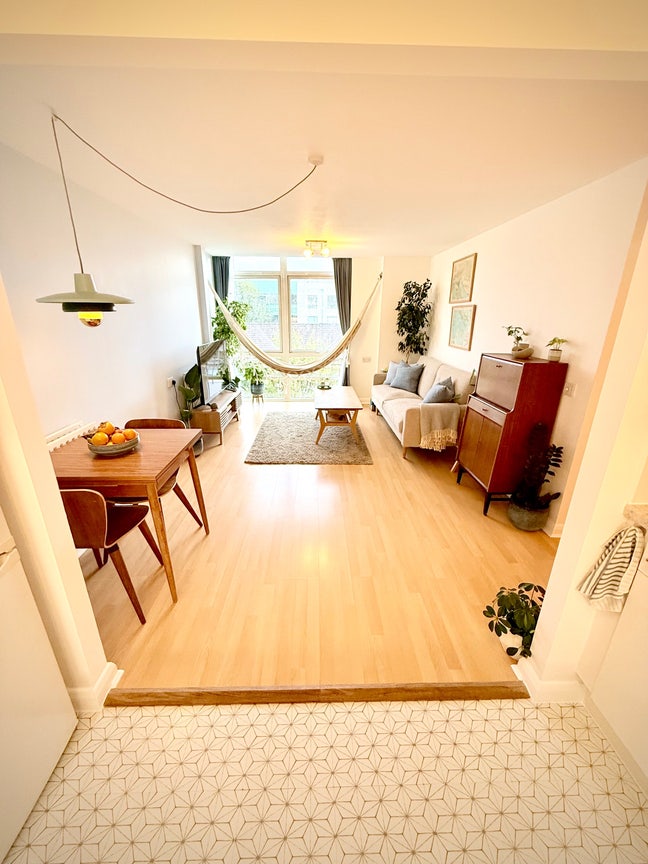  Short-term bedroom for FEMALE lodgers Main Photo