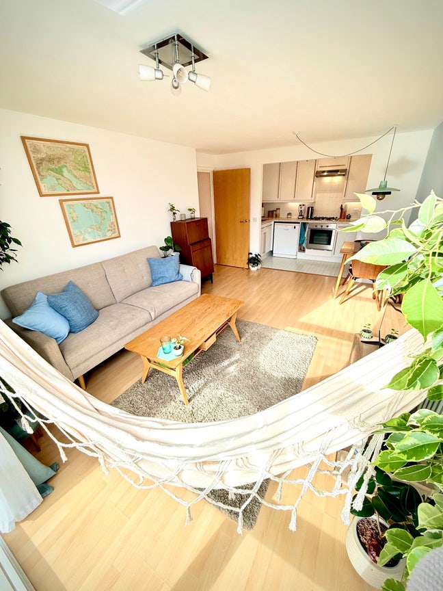  Short-term bedroom for FEMALE lodgers Main Photo