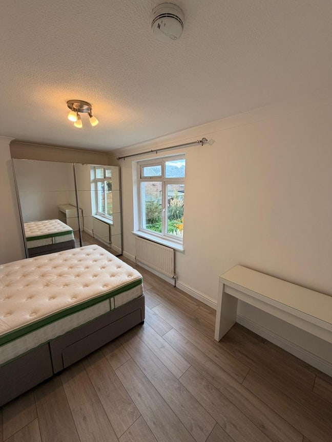 Large room Main Photo