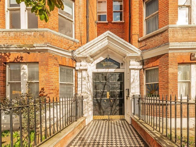 Room in Chelsea off King's Road  Main Photo
