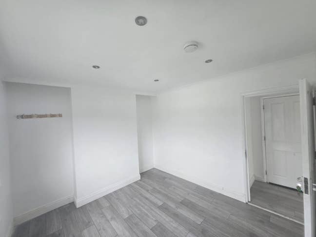 Large Double Room (Suitable for couples) Main Photo