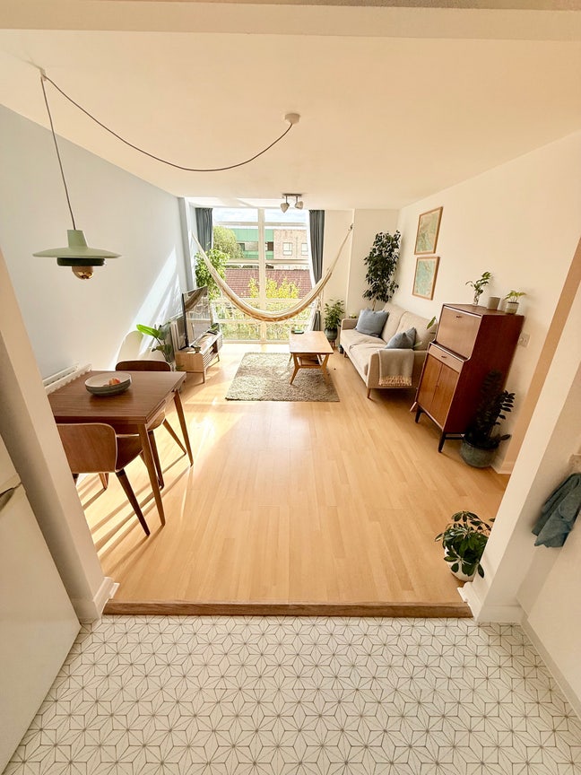  Short-term bedroom for FEMALE lodgers Main Photo