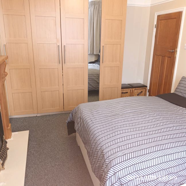 Large double room for professional male Main Photo