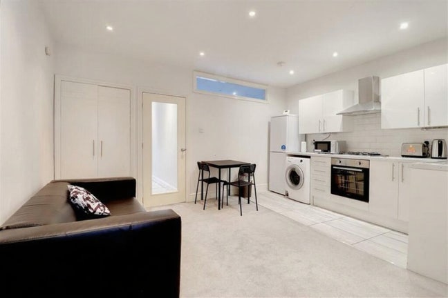 Modern 2-Bed Flat – South Norwood SE25 (Near Stati Main Photo