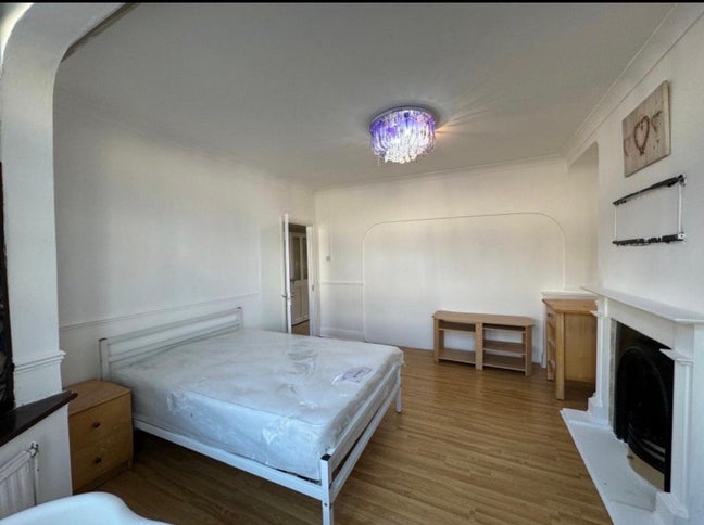 One affordable DBL room available near Barking Main Photo