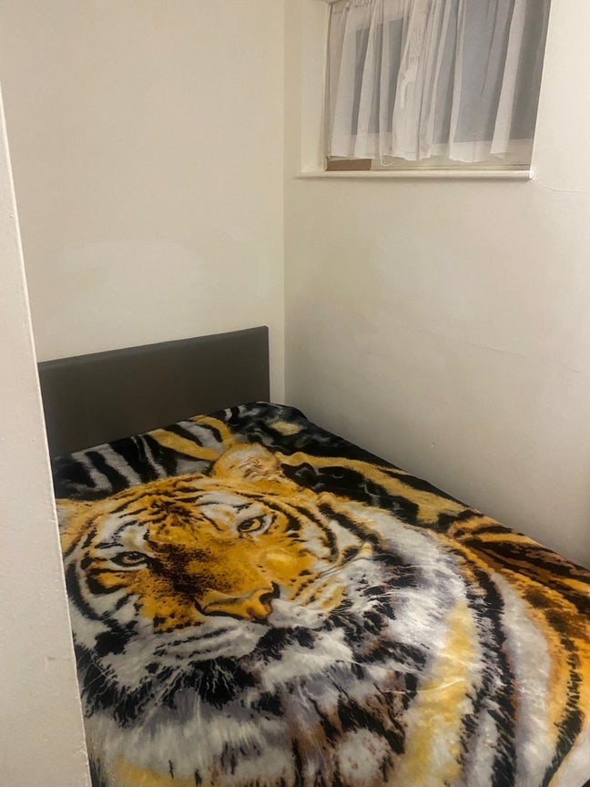 Double Room  in Flat To rent in Custom House  Main Photo