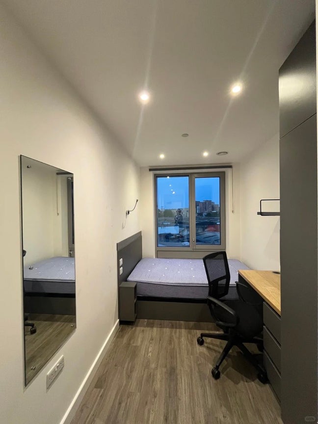 Great Court Room 202B Female Ensuite Sublet – £335 Main Photo