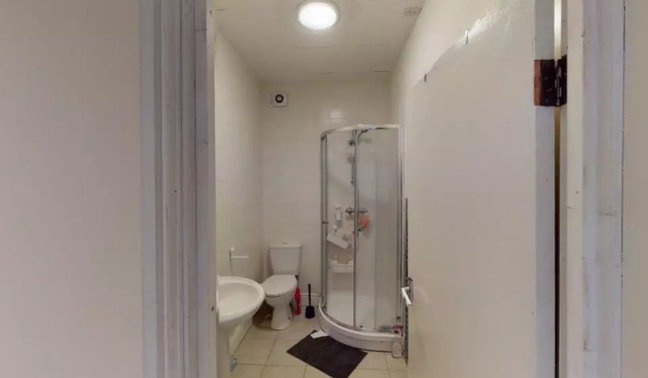 Immediate tenant needed for 7 bed house Main Photo