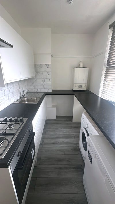 2-Bed Maisonette – Elizabeth Line Access Main Photo