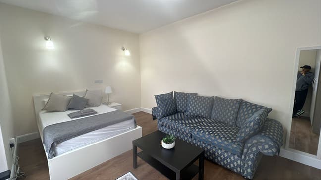 Furnished Double Room in Well-Maintained Property Main Photo