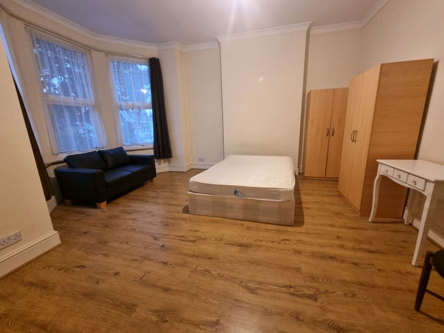 5 bedrooms available Wood Green  Main Photo