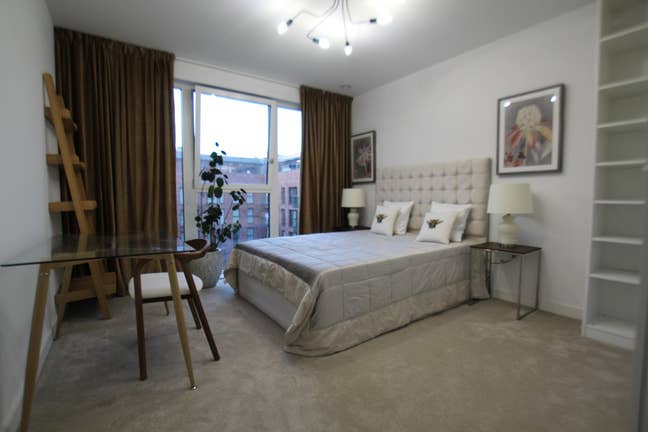 Stunning Three Bed Apartment With Two Bathrooms Main Photo