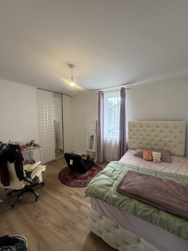 Room to Rent in Englefield Green for Students Main Photo