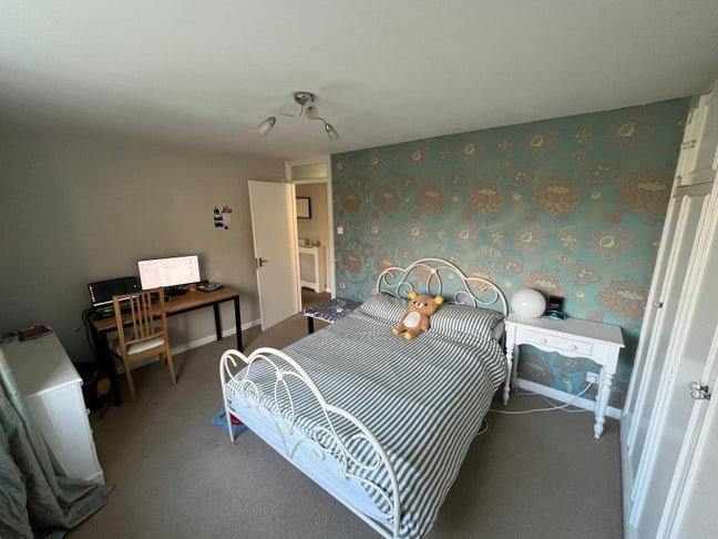 Fabulous 3 Bed Flat with a view  Main Photo