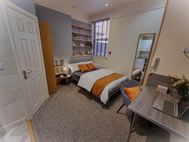 Avail July / Aug 2026  Bills Inc Studio Lincoln  Main Photo