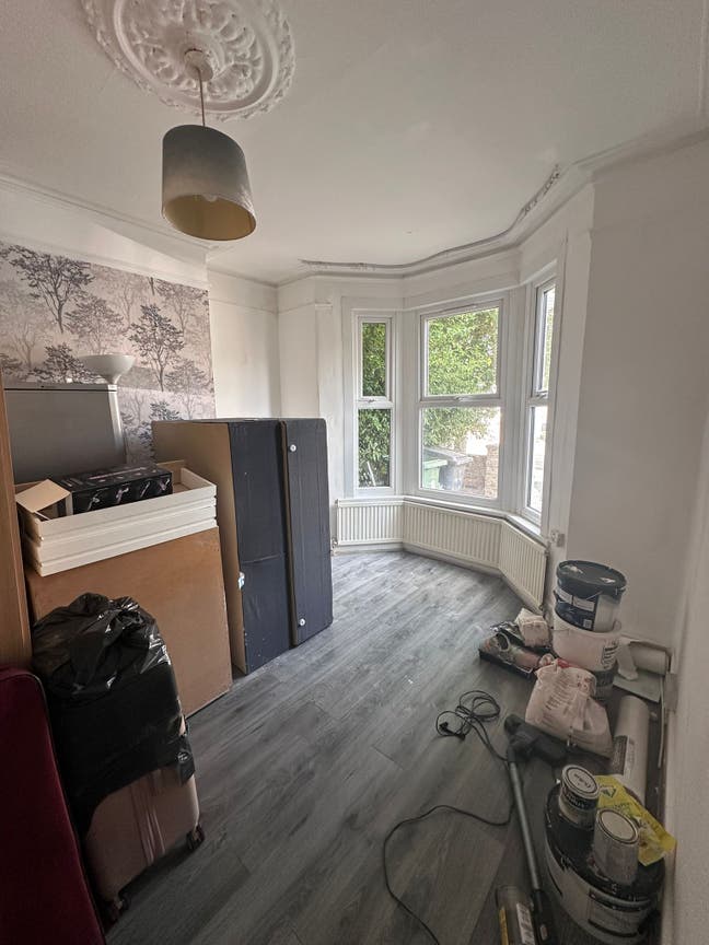 Lovely 4 Bedroom mid terrace house Main Photo