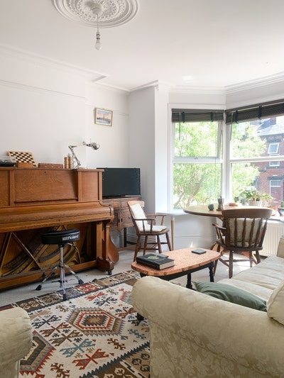 Double room available in newly renovated house Main Photo