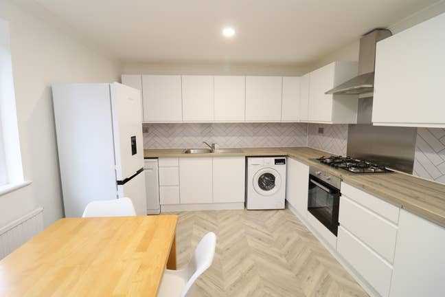 3 Rooms 5mins Walk to Caledonian Road Tube/2 allow Main Photo