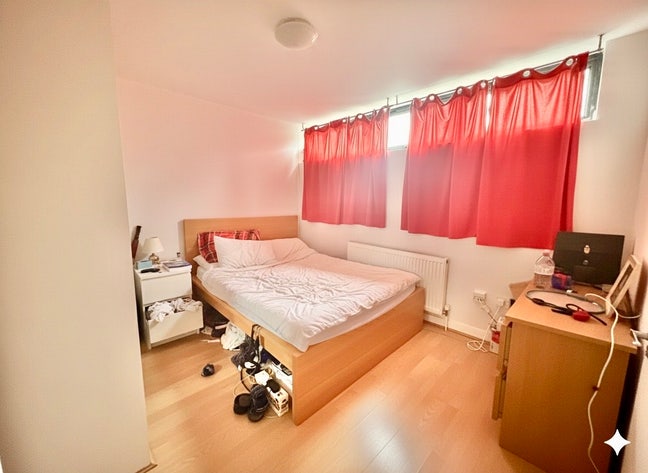 2 Bright Rooms - Living Area - Close to Station Main Photo
