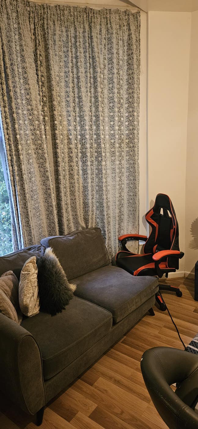 Nice room in nice area  Main Photo