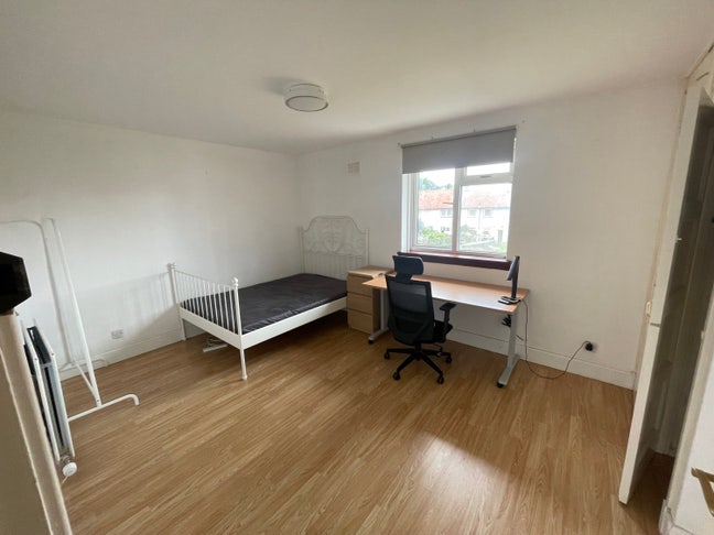 Lovely mid-terraced house to let  Main Photo