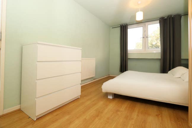 Few Steps to Central Line-- Reserve Your Room!! Main Photo