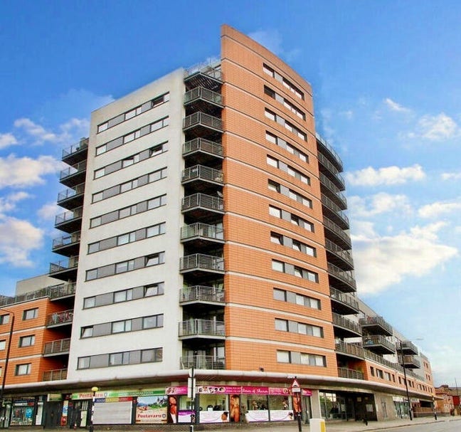  Stunning 2-Bedroom Apartment – London E15  Main Photo