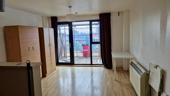  Stunning 2-Bedroom Apartment – London E15  Main Photo