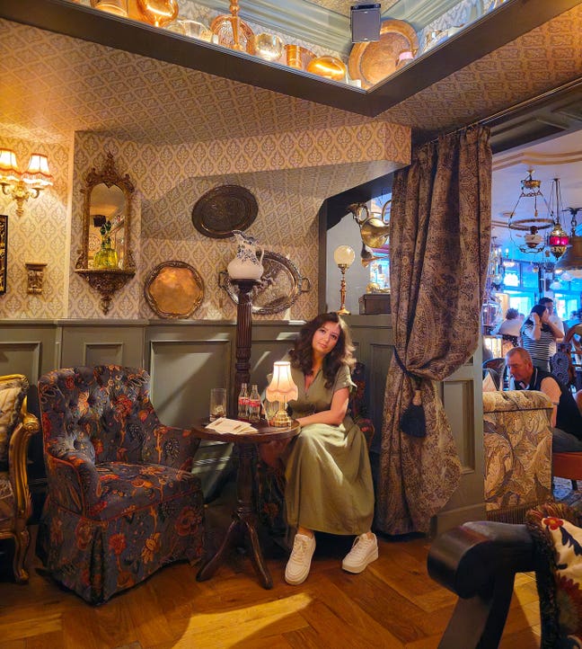 33F dentist looking for ensuite near C2C station Main Photo