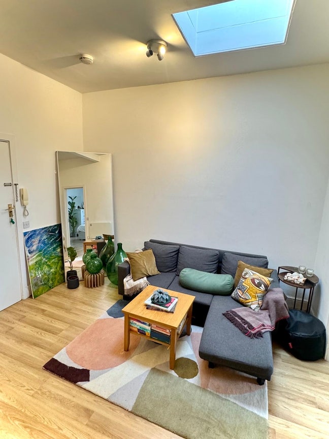 2 Bedroom Flat in Earls Court  Main Photo